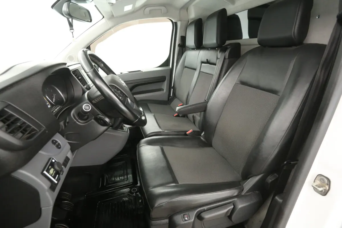 2.0D L3H1 150PK | Marge | Clima | Camera | Cruise | HuD | 3 Zits | 2xSchuifdeur Elektrisch | Trekhaak | Carplay