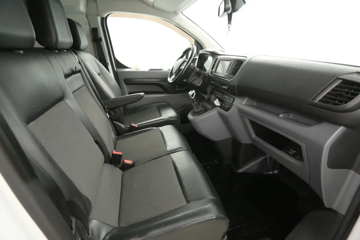 2.0D L3H1 150PK | Marge | Clima | Camera | Cruise | HuD | 3 Zits | 2xSchuifdeur Elektrisch | Trekhaak | Carplay