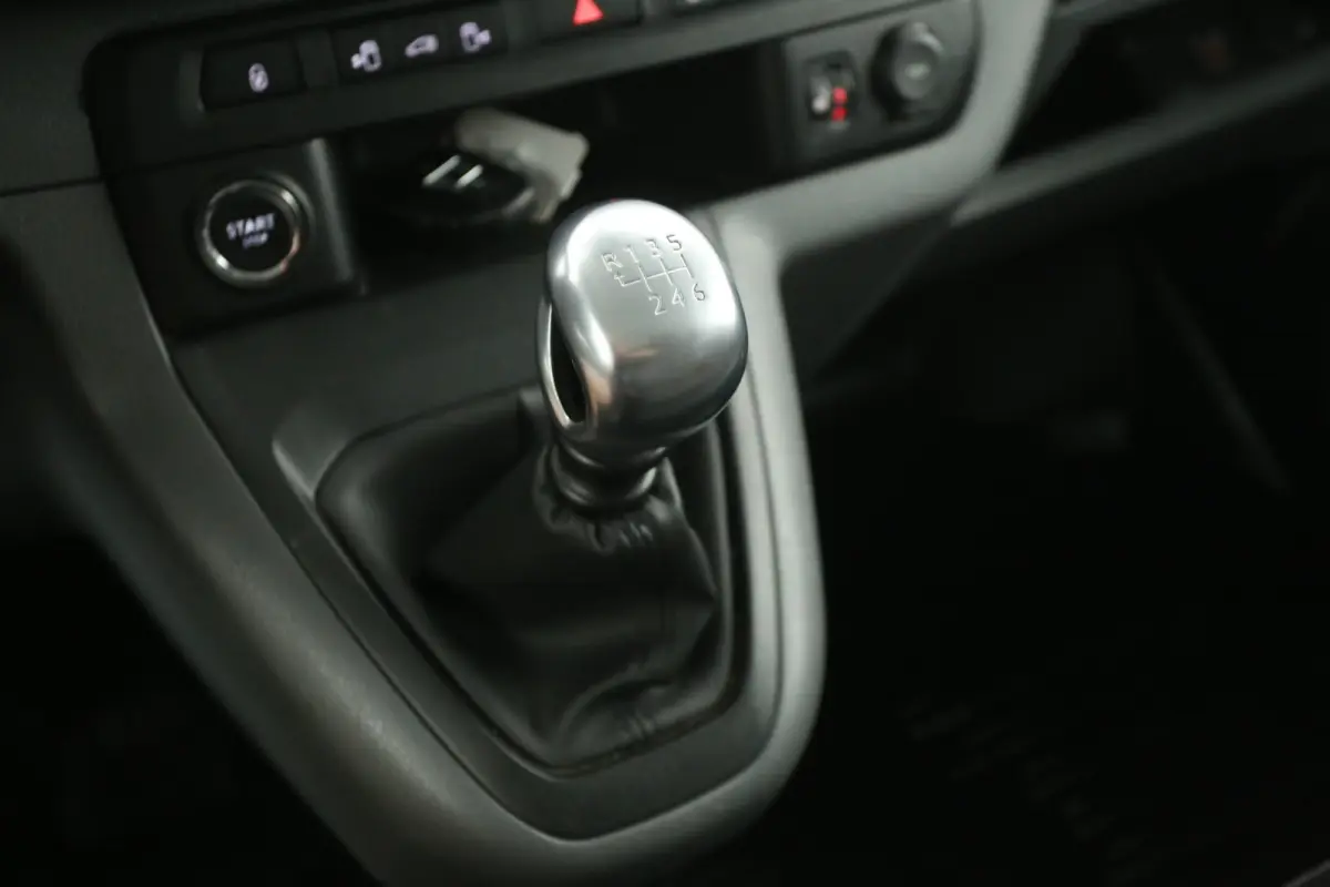 2.0D L3H1 150PK | Marge | Clima | Camera | Cruise | HuD | 3 Zits | 2xSchuifdeur Elektrisch | Trekhaak | Carplay