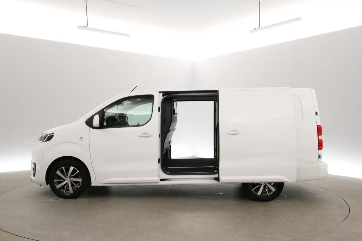 2.0D L3H1 150PK | Marge | Clima | Camera | Cruise | HuD | 3 Zits | 2xSchuifdeur Elektrisch | Trekhaak | Carplay