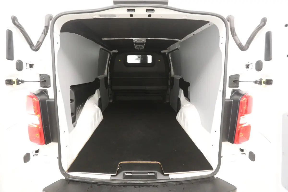 2.0D L3H1 150PK | Marge | Clima | Camera | Cruise | HuD | 3 Zits | 2xSchuifdeur Elektrisch | Trekhaak | Carplay