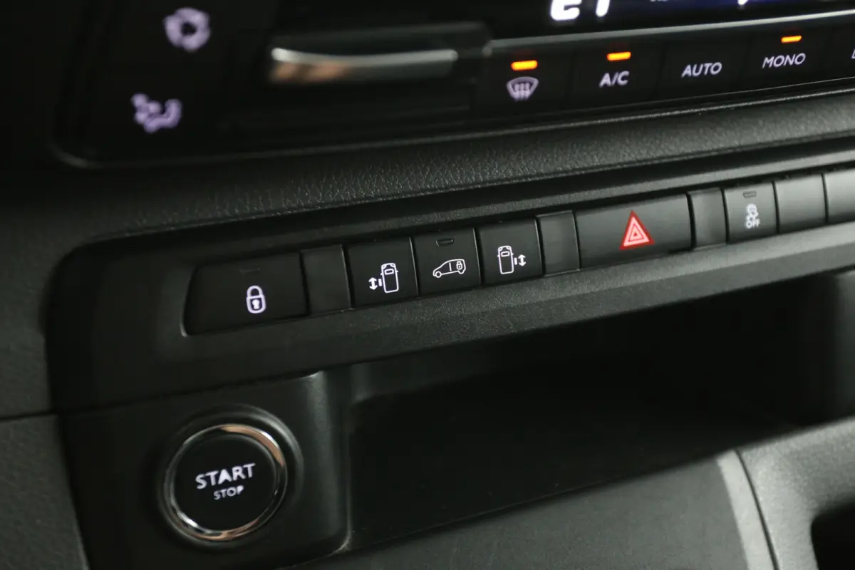 2.0D L3H1 150PK | Marge | Clima | Camera | Cruise | HuD | 3 Zits | 2xSchuifdeur Elektrisch | Trekhaak | Carplay