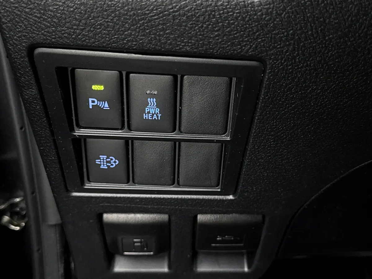 2.8 D-4D Xtra Cab Invincible Leder Trekhaak 3.5t Navigatie Treeplanken Camera
