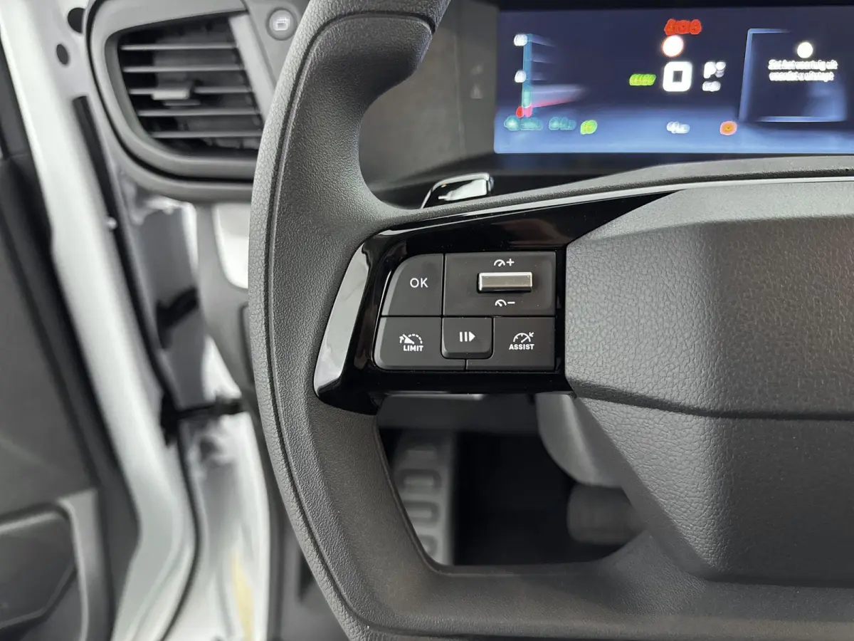 L2 136 75 kWh | Demo deal! | Dodehoekdetectie | Navigatie | Camera | Laadruimte betimmering |