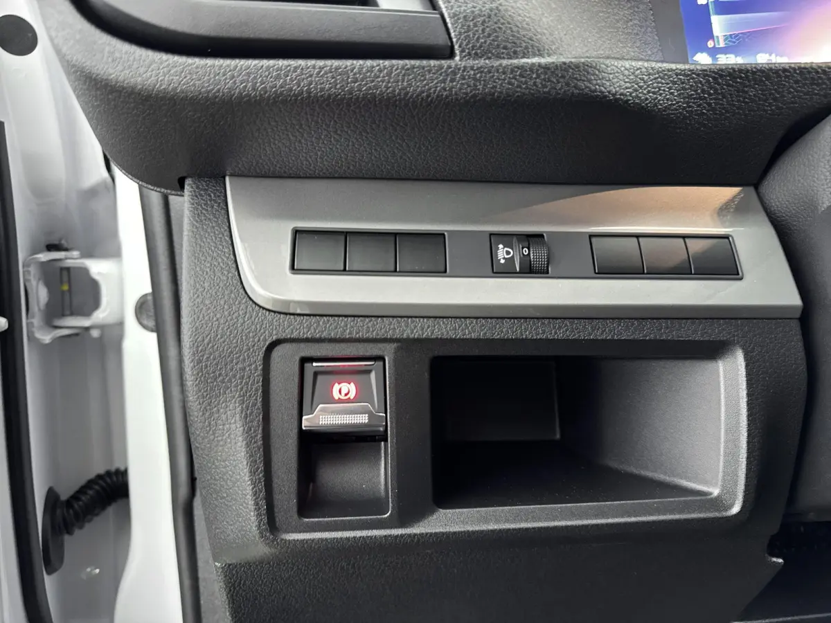 L2 136 75 kWh | Demo deal! | Dodehoekdetectie | Navigatie | Camera | Laadruimte betimmering |