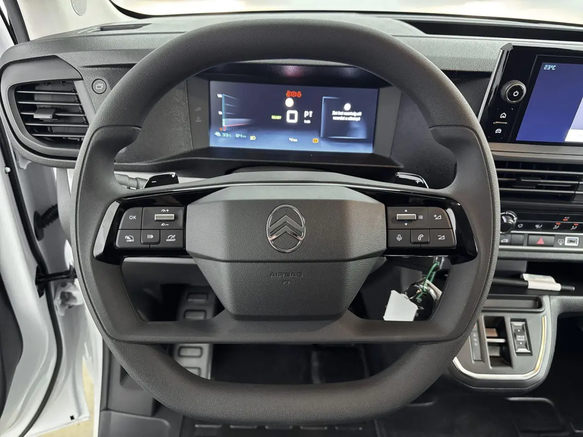 L2 136 75 kWh | Demo deal! | Dodehoekdetectie | Navigatie | Camera | Laadruimte betimmering |