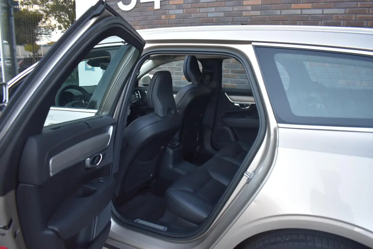 2.0 T6 Plug-in hybrid AWD Ultimate Bright