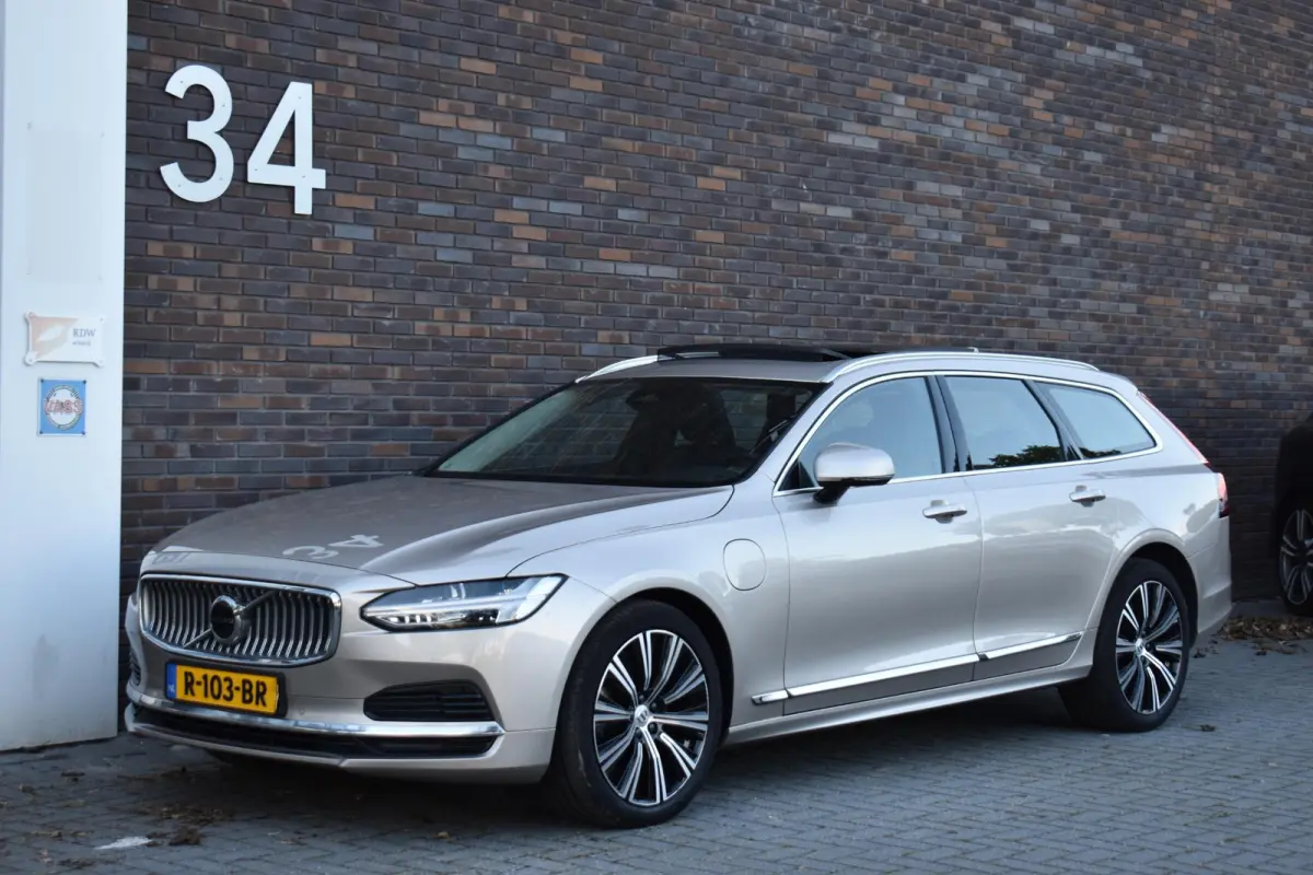 2.0 T6 Plug-in hybrid AWD Ultimate Bright