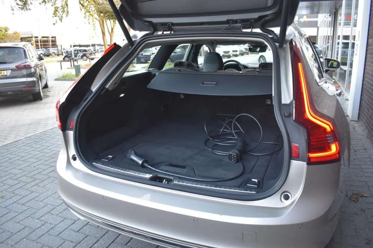 2.0 T6 Plug-in hybrid AWD Ultimate Bright