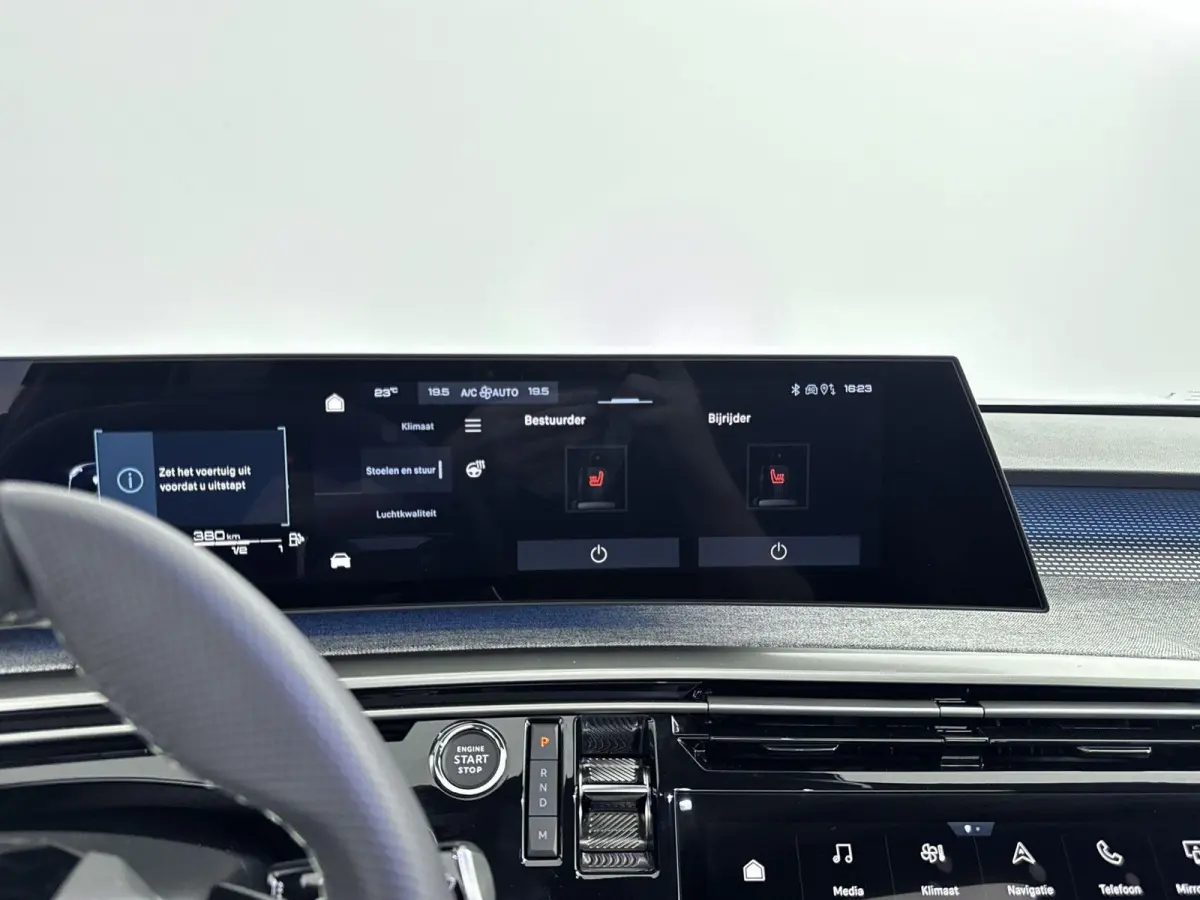 1.2 Hybrid 145 GT Exclusive | Demo deal | Alcantara interieur | Panoramisch dak | Adaptieve cruise control | Navigatie |