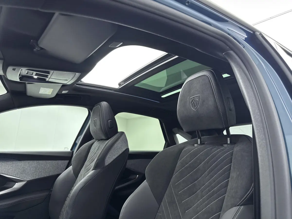 1.2 Hybrid 145 GT Exclusive | Demo deal | Alcantara interieur | Panoramisch dak | Adaptieve cruise control | Navigatie |