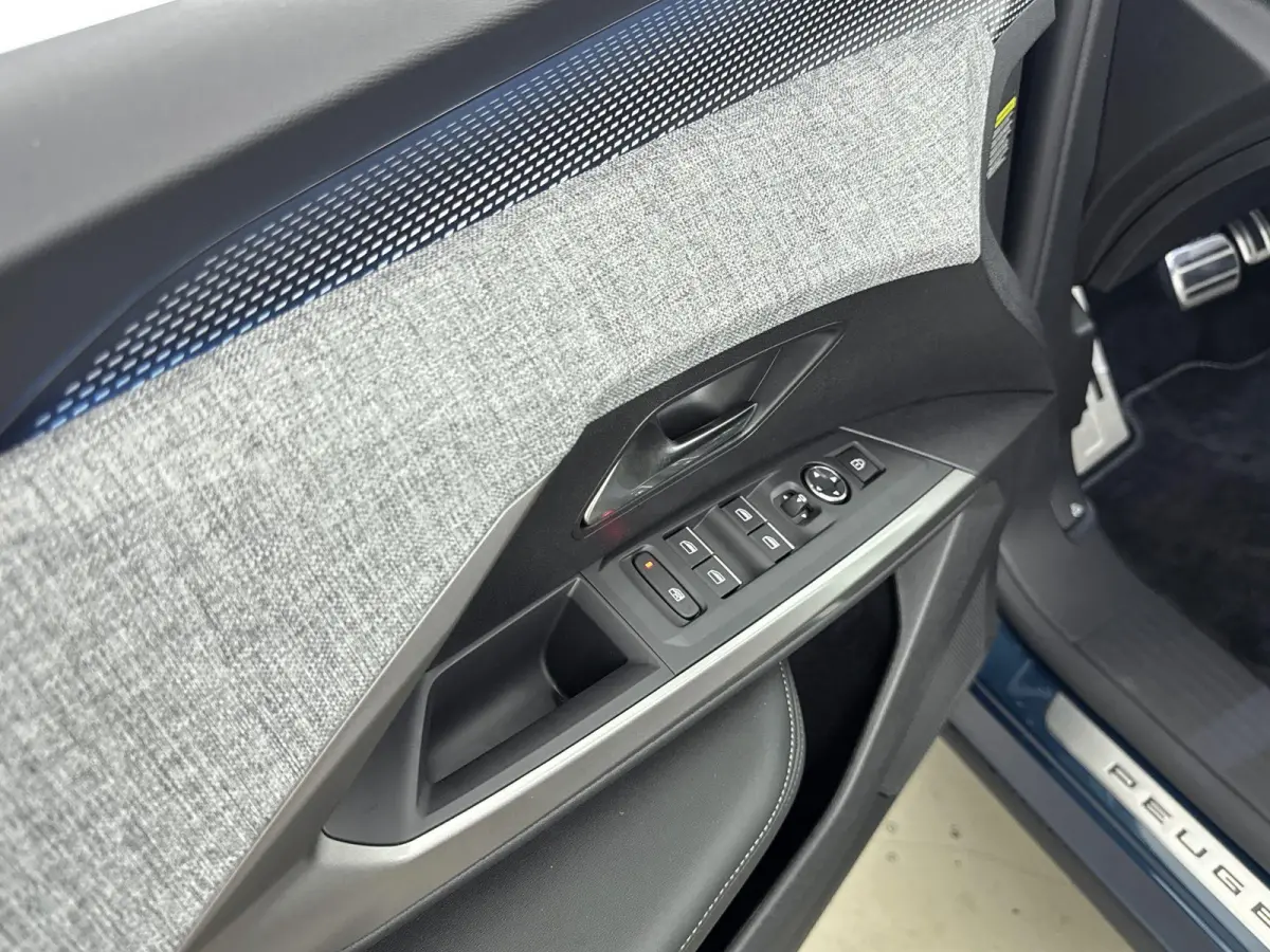 1.2 Hybrid 145 GT Exclusive | Demo deal | Alcantara interieur | Panoramisch dak | Adaptieve cruise control | Navigatie |