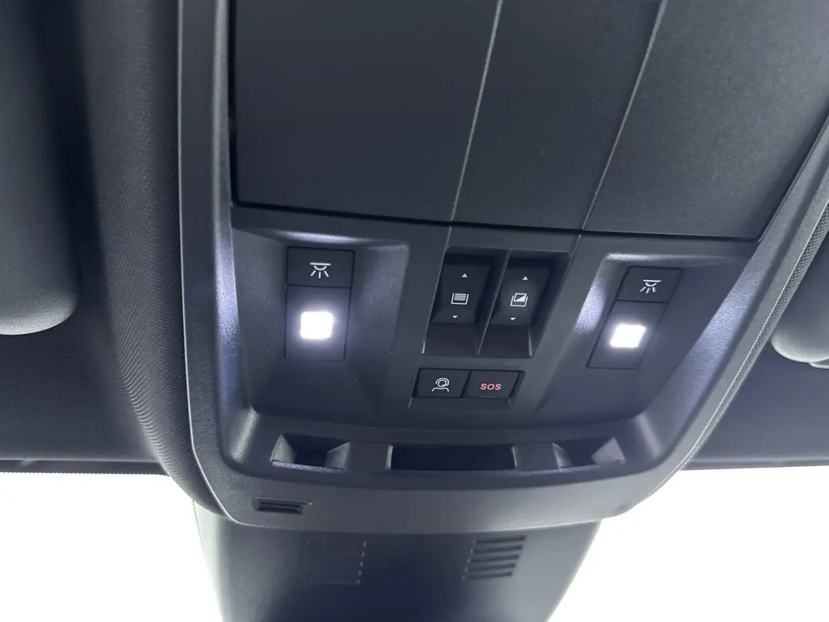 1.2 Hybrid 145 GT Exclusive | Demo deal | Alcantara interieur | Panoramisch dak | Adaptieve cruise control | Navigatie |
