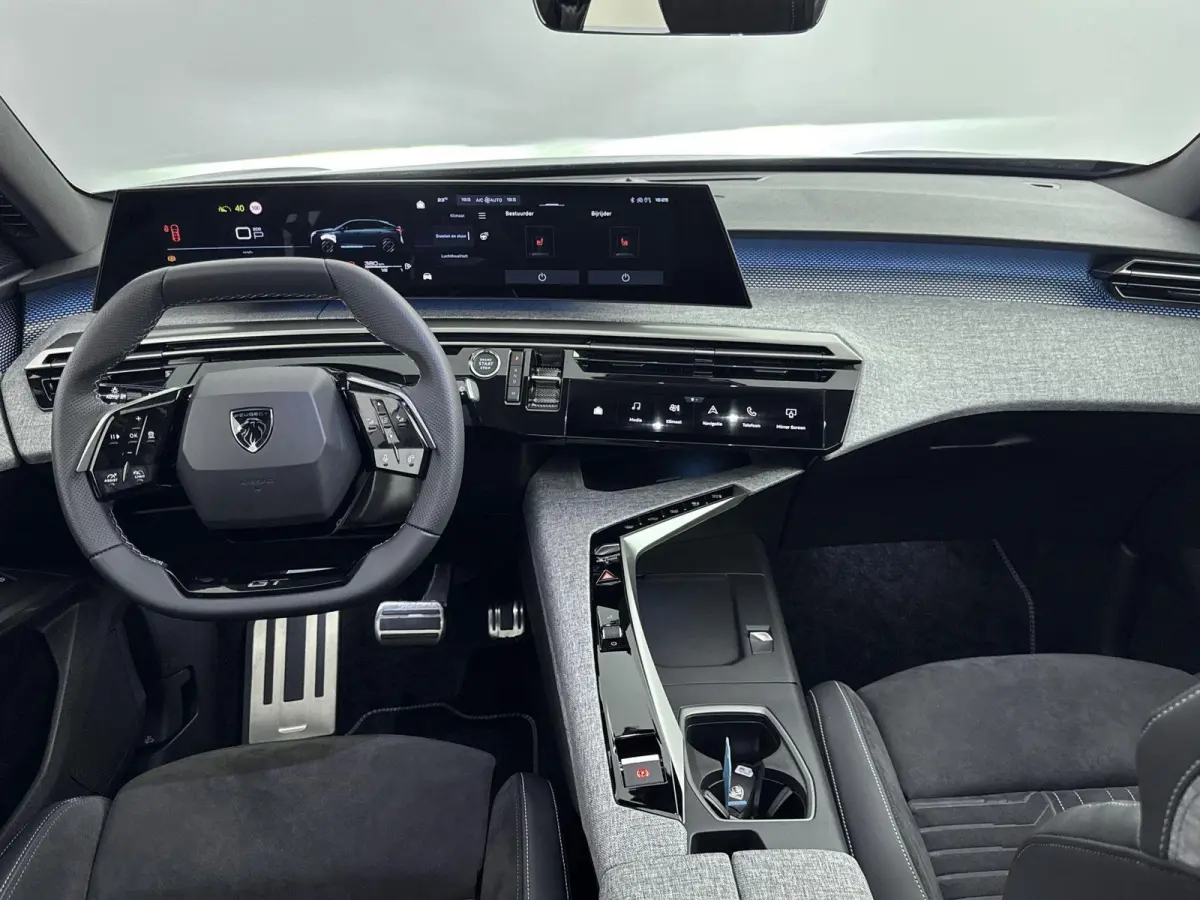 1.2 Hybrid 145 GT Exclusive | Demo deal | Alcantara interieur | Panoramisch dak | Adaptieve cruise control | Navigatie |