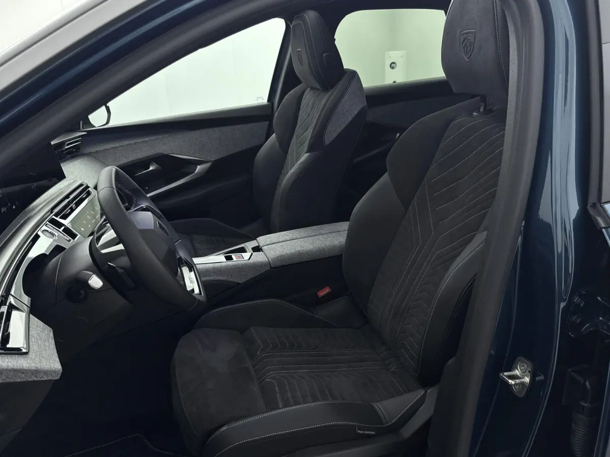 1.2 Hybrid 145 GT Exclusive | Demo deal | Alcantara interieur | Panoramisch dak | Adaptieve cruise control | Navigatie |