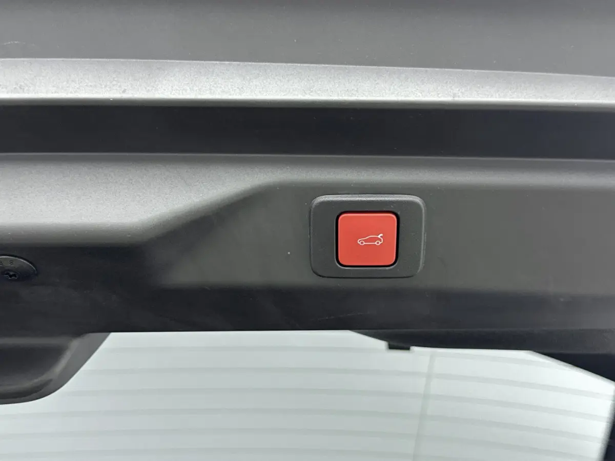 1.2 Hybrid 145 GT Exclusive | Demo deal | Alcantara interieur | Panoramisch dak | Adaptieve cruise control | Navigatie |