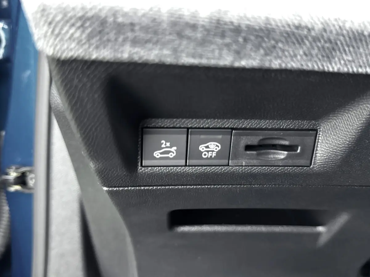 1.2 Hybrid 145 GT Exclusive | Demo deal | Alcantara interieur | Panoramisch dak | Adaptieve cruise control | Navigatie |