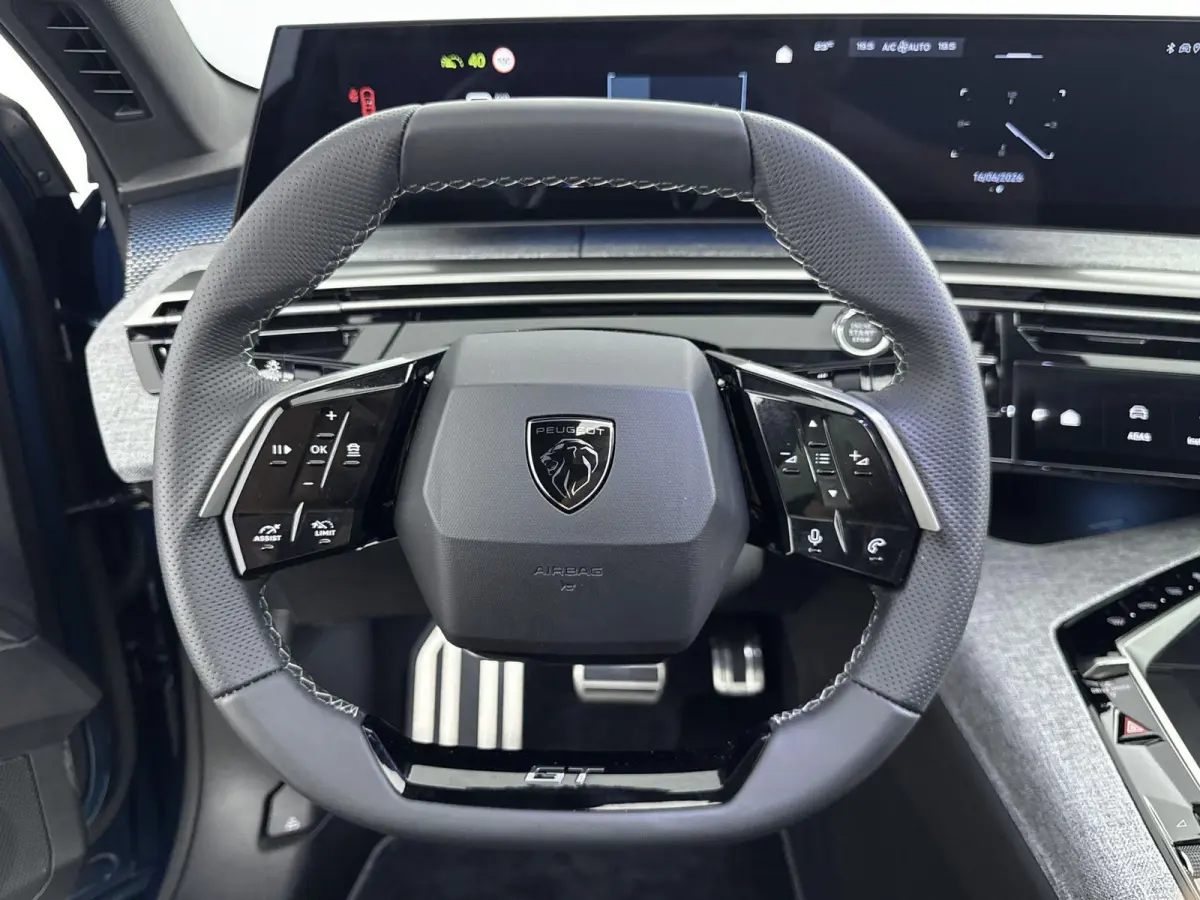 1.2 Hybrid 145 GT Exclusive | Demo deal | Alcantara interieur | Panoramisch dak | Adaptieve cruise control | Navigatie |