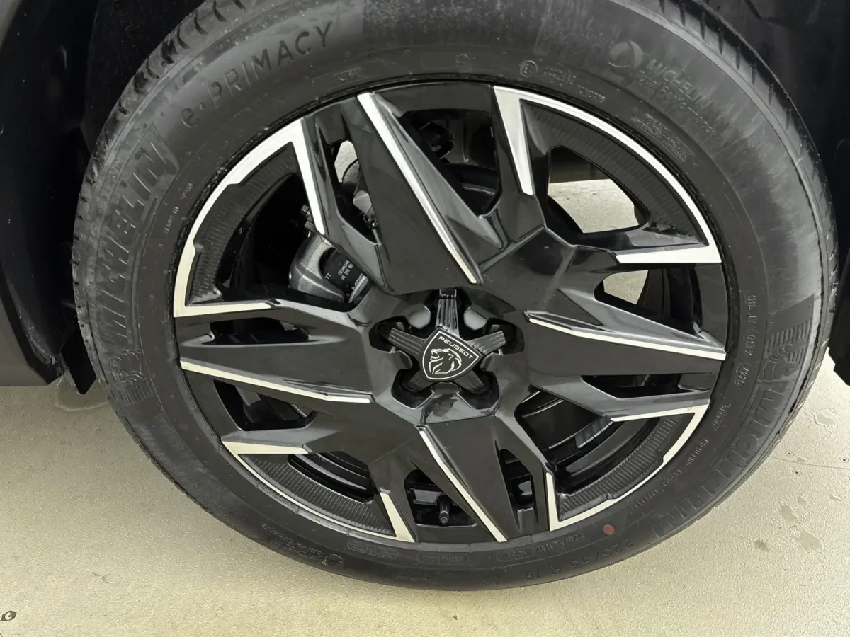 1.2 Hybrid 145 GT Exclusive | Demo deal | Alcantara interieur | Panoramisch dak | Adaptieve cruise control | Navigatie |