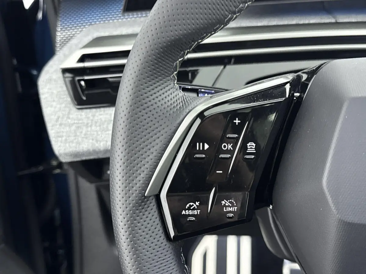 1.2 Hybrid 145 GT Exclusive | Demo deal | Alcantara interieur | Panoramisch dak | Adaptieve cruise control | Navigatie |