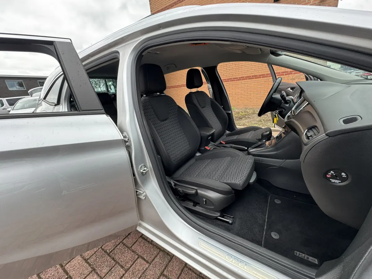 1.6 CDTI Business Executive, Euro 6, Automaat, Apple Carplay, PDC V+A, Sport stoelen,