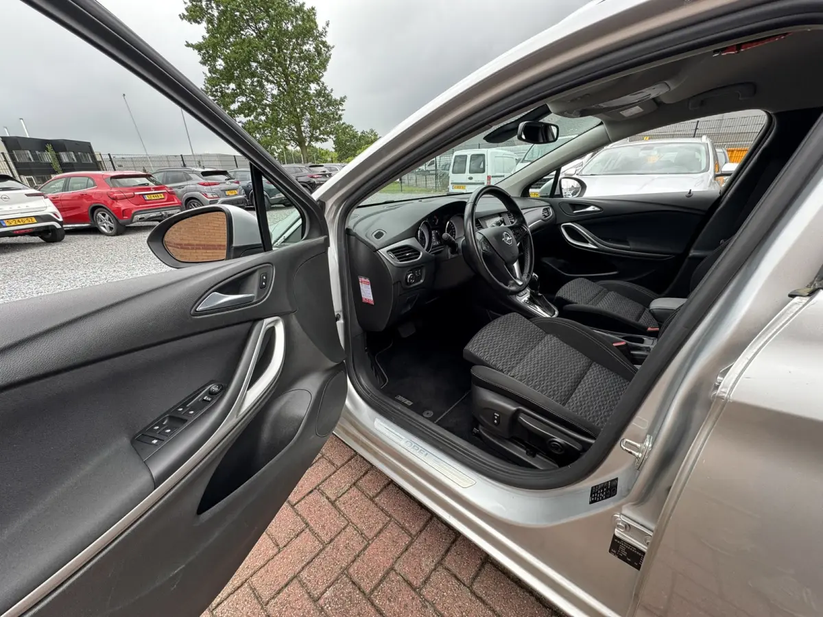 1.6 CDTI Business Executive, Euro 6, Automaat, Apple Carplay, PDC V+A, Sport stoelen,