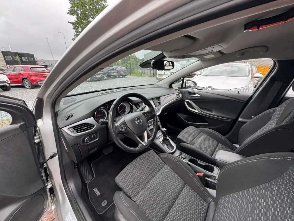 1.6 CDTI Business Executive, Euro 6, Automaat, Apple Carplay, PDC V+A, Sport stoelen,