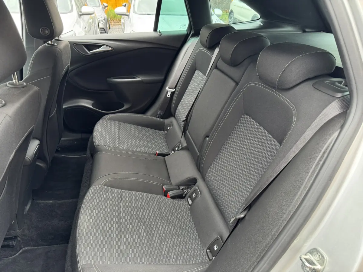 1.6 CDTI Business Executive, Euro 6, Automaat, Apple Carplay, PDC V+A, Sport stoelen,