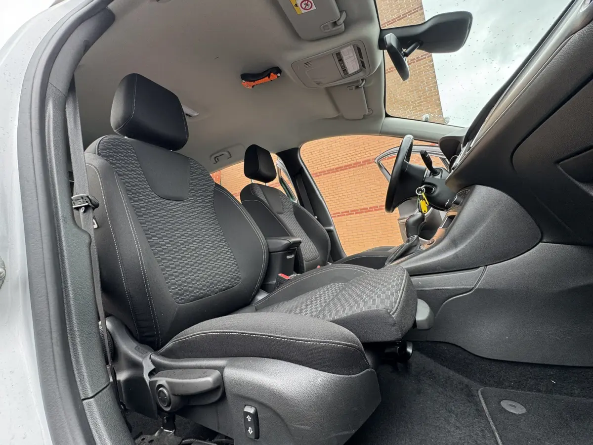 1.6 CDTI Business Executive, Euro 6, Automaat, Apple Carplay, PDC V+A, Sport stoelen,