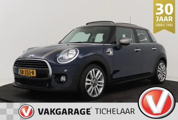 1.5 Cooper Business | Org NL | Panoramadak | Dealer Ond. | Sportstoelen | Navigatie | Camera |