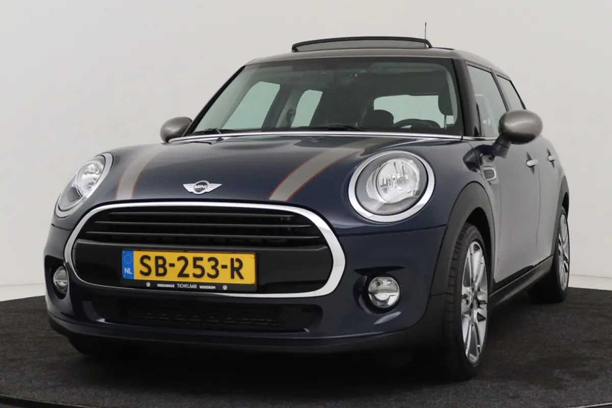1.5 Cooper Business | Org NL | Panoramadak | Dealer Ond. | Sportstoelen | Navigatie | Camera |