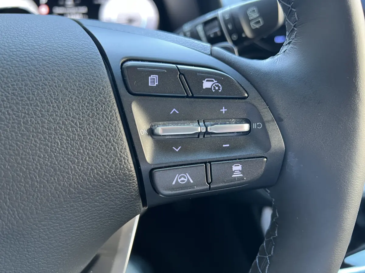 1.6 T-GDi Premium Automaat | Camera | Carplay | Climate controle | Lederen bekleding | Bestuurdersstoel met geheugen | Dodehoek detectie | Draadloos laden | Full LED | Keyless entry | Stoelv