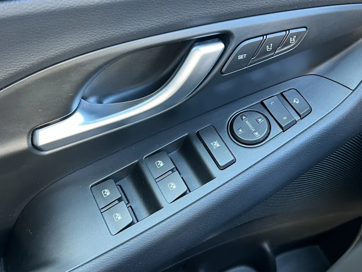 1.6 T-GDi Premium Automaat | Camera | Carplay | Climate controle | Lederen bekleding | Bestuurdersstoel met geheugen | Dodehoek detectie | Draadloos laden | Full LED | Keyless entry | Stoelv