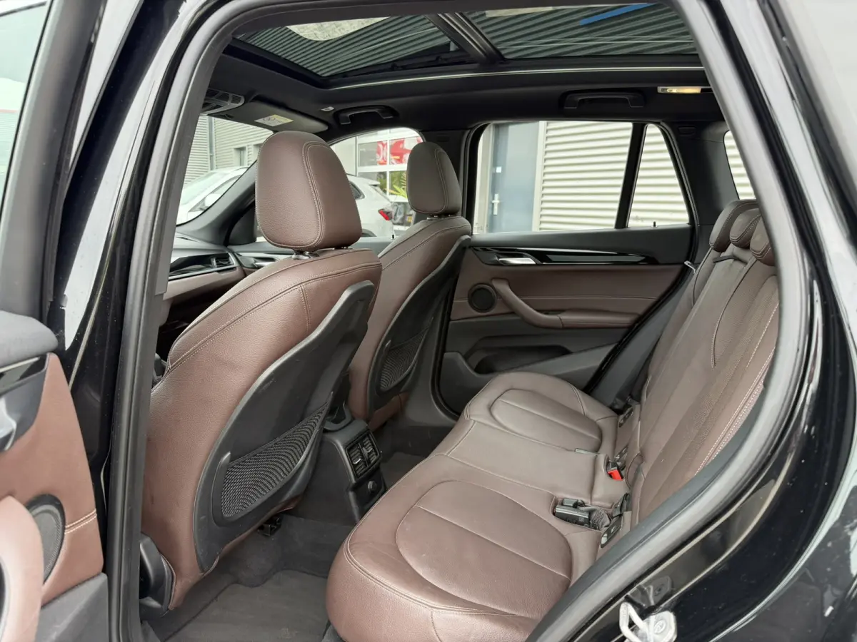 sDrive20i xLine Leder Panoramadak HiFi Pakket Head-Up Display PDC Afn. Trekhaak Sportstoelen 4S Banden