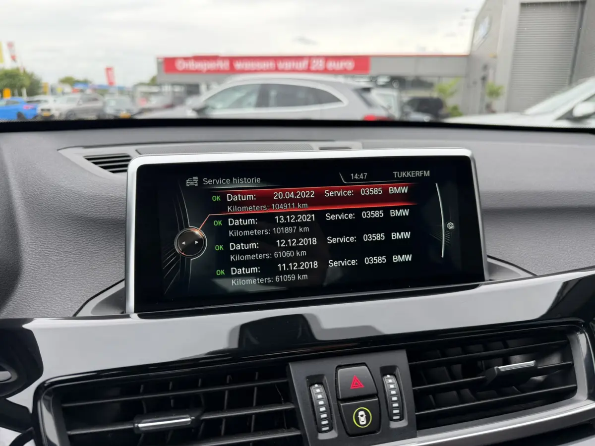 sDrive20i xLine Leder Panoramadak HiFi Pakket Head-Up Display PDC Afn. Trekhaak Sportstoelen 4S Banden