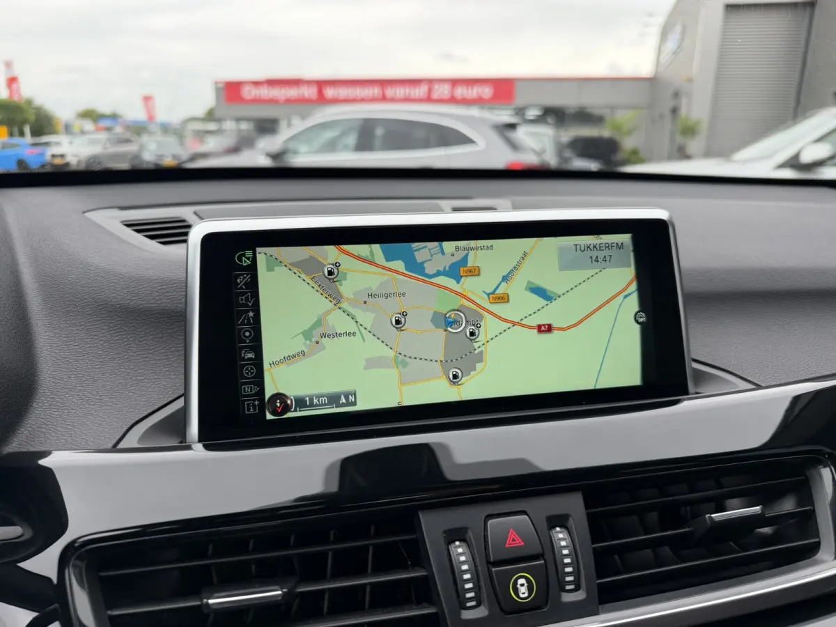 sDrive20i xLine Leder Panoramadak HiFi Pakket Head-Up Display PDC Afn. Trekhaak Sportstoelen 4S Banden