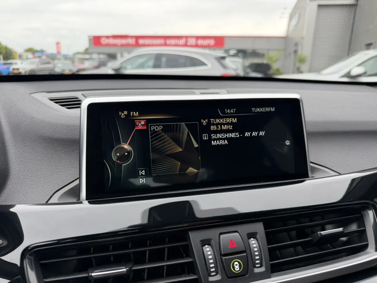 sDrive20i xLine Leder Panoramadak HiFi Pakket Head-Up Display PDC Afn. Trekhaak Sportstoelen 4S Banden