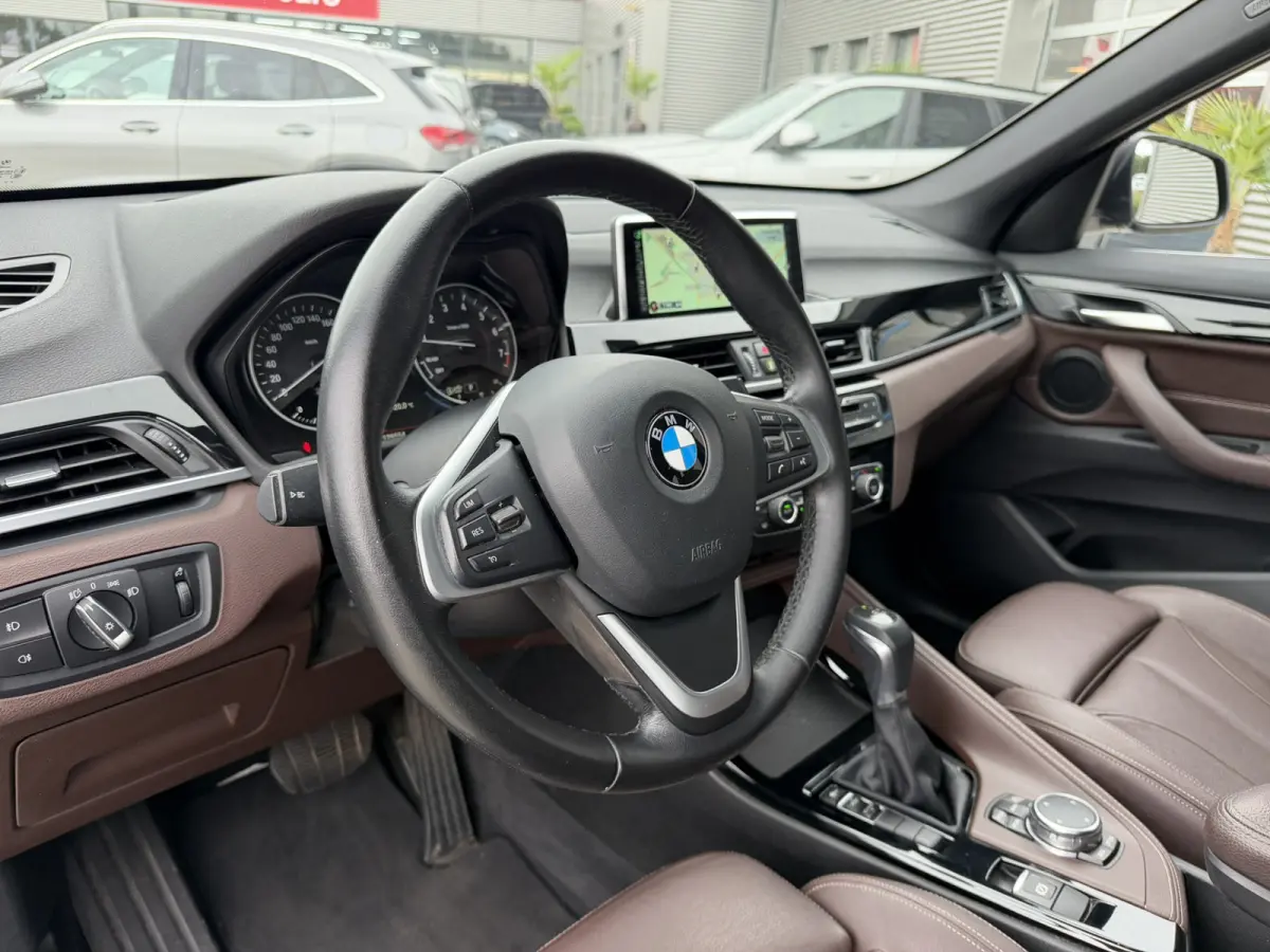 sDrive20i xLine Leder Panoramadak HiFi Pakket Head-Up Display PDC Afn. Trekhaak Sportstoelen 4S Banden