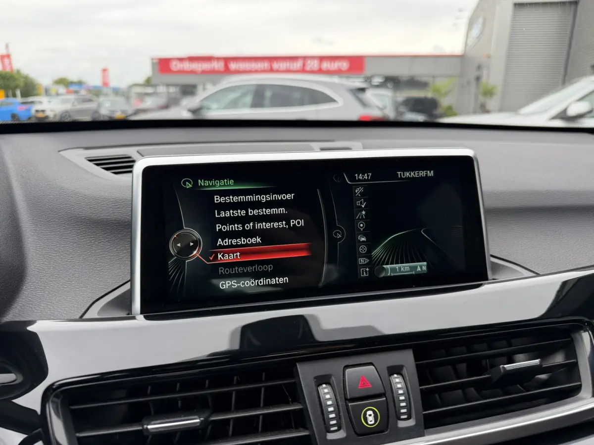 sDrive20i xLine Leder Panoramadak HiFi Pakket Head-Up Display PDC Afn. Trekhaak Sportstoelen 4S Banden