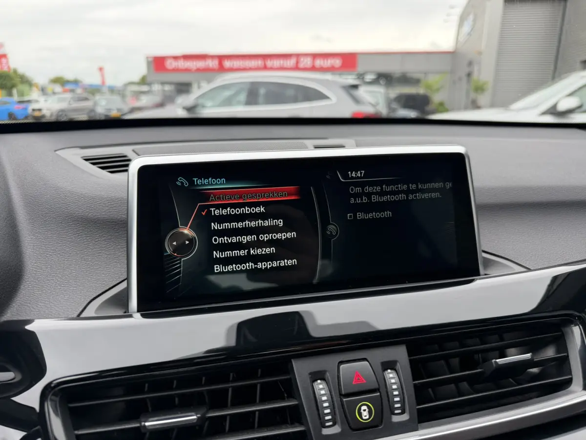 sDrive20i xLine Leder Panoramadak HiFi Pakket Head-Up Display PDC Afn. Trekhaak Sportstoelen 4S Banden