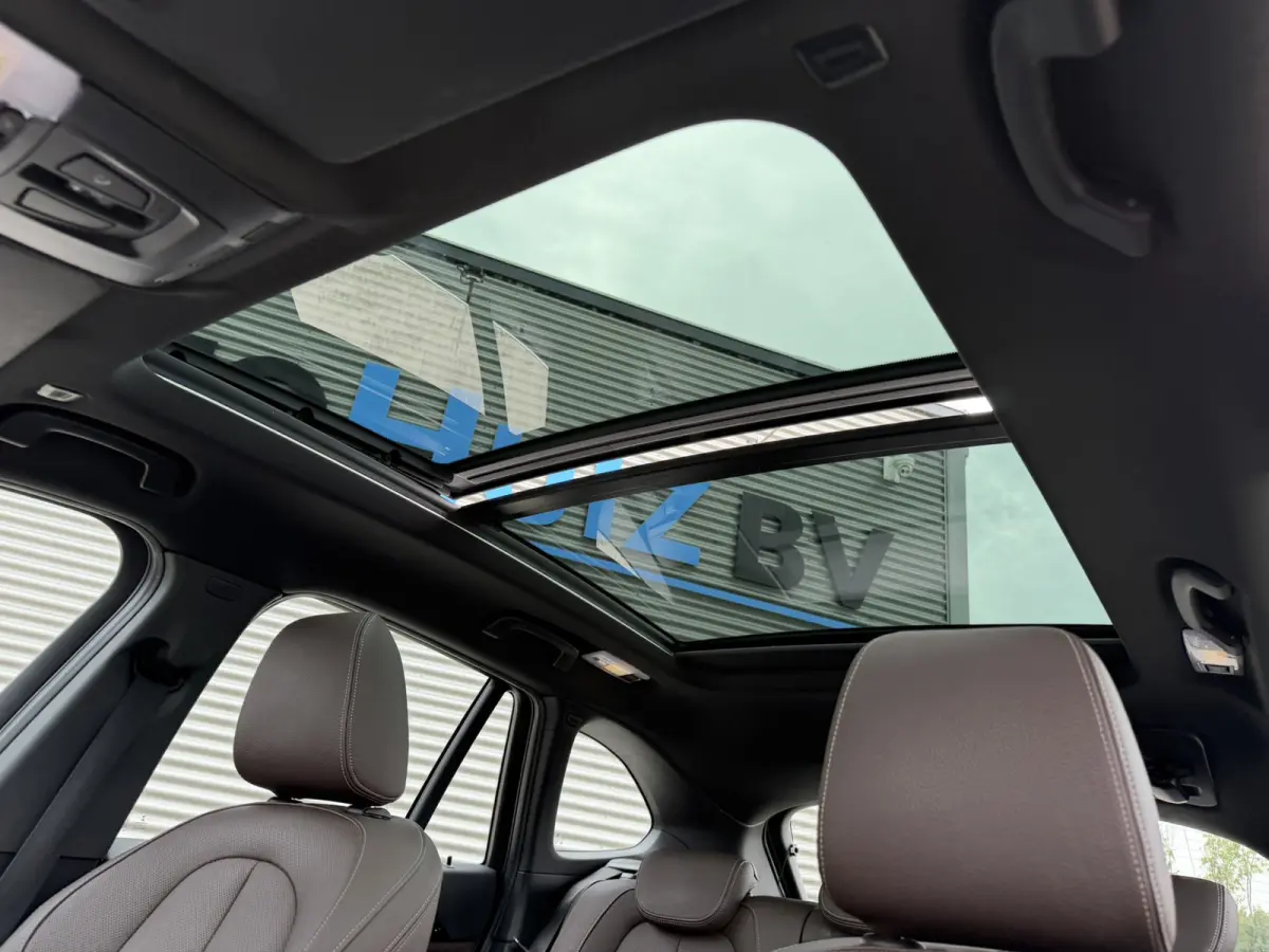sDrive20i xLine Leder Panoramadak HiFi Pakket Head-Up Display PDC Afn. Trekhaak Sportstoelen 4S Banden