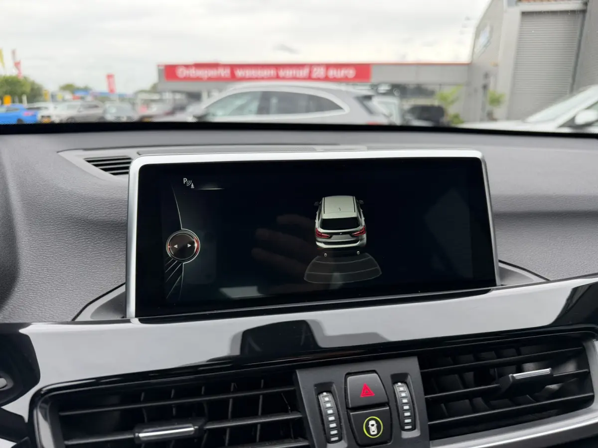 sDrive20i xLine Leder Panoramadak HiFi Pakket Head-Up Display PDC Afn. Trekhaak Sportstoelen 4S Banden