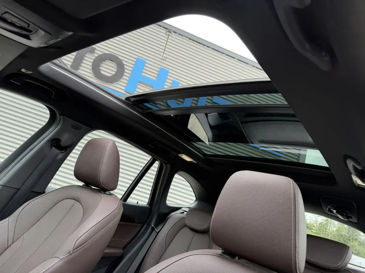 sDrive20i xLine Leder Panoramadak HiFi Pakket Head-Up Display PDC Afn. Trekhaak Sportstoelen 4S Banden