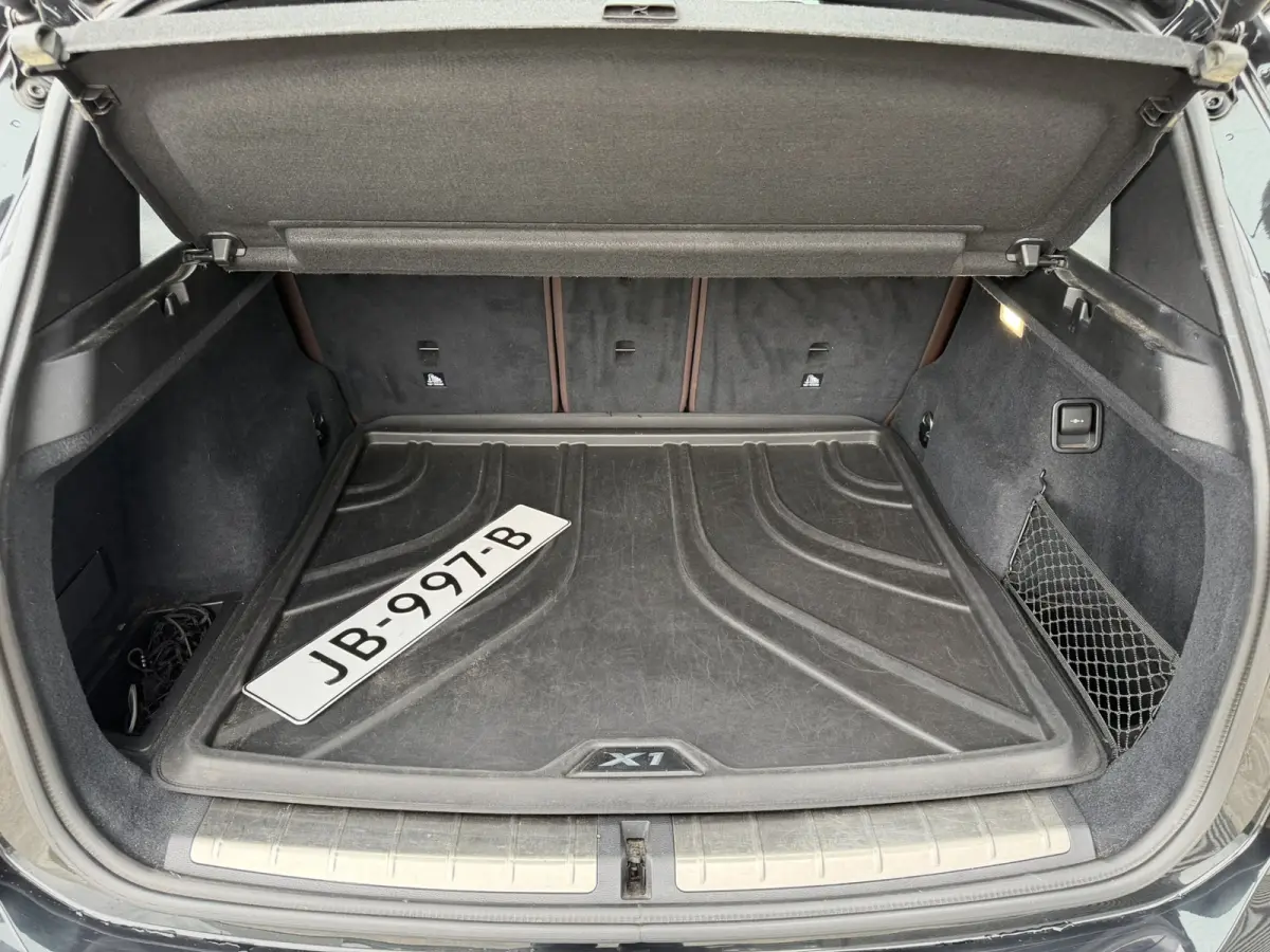 sDrive20i xLine Leder Panoramadak HiFi Pakket Head-Up Display PDC Afn. Trekhaak Sportstoelen 4S Banden