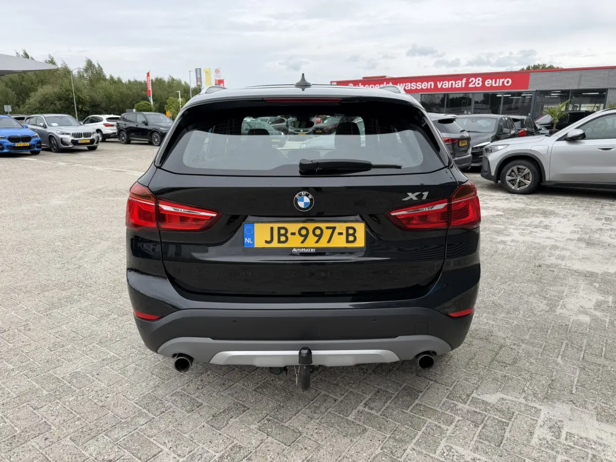 sDrive20i xLine Leder Panoramadak HiFi Pakket Head-Up Display PDC Afn. Trekhaak Sportstoelen 4S Banden