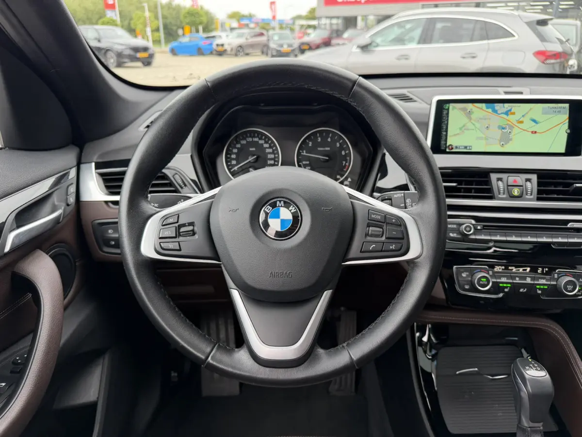 sDrive20i xLine Leder Panoramadak HiFi Pakket Head-Up Display PDC Afn. Trekhaak Sportstoelen 4S Banden