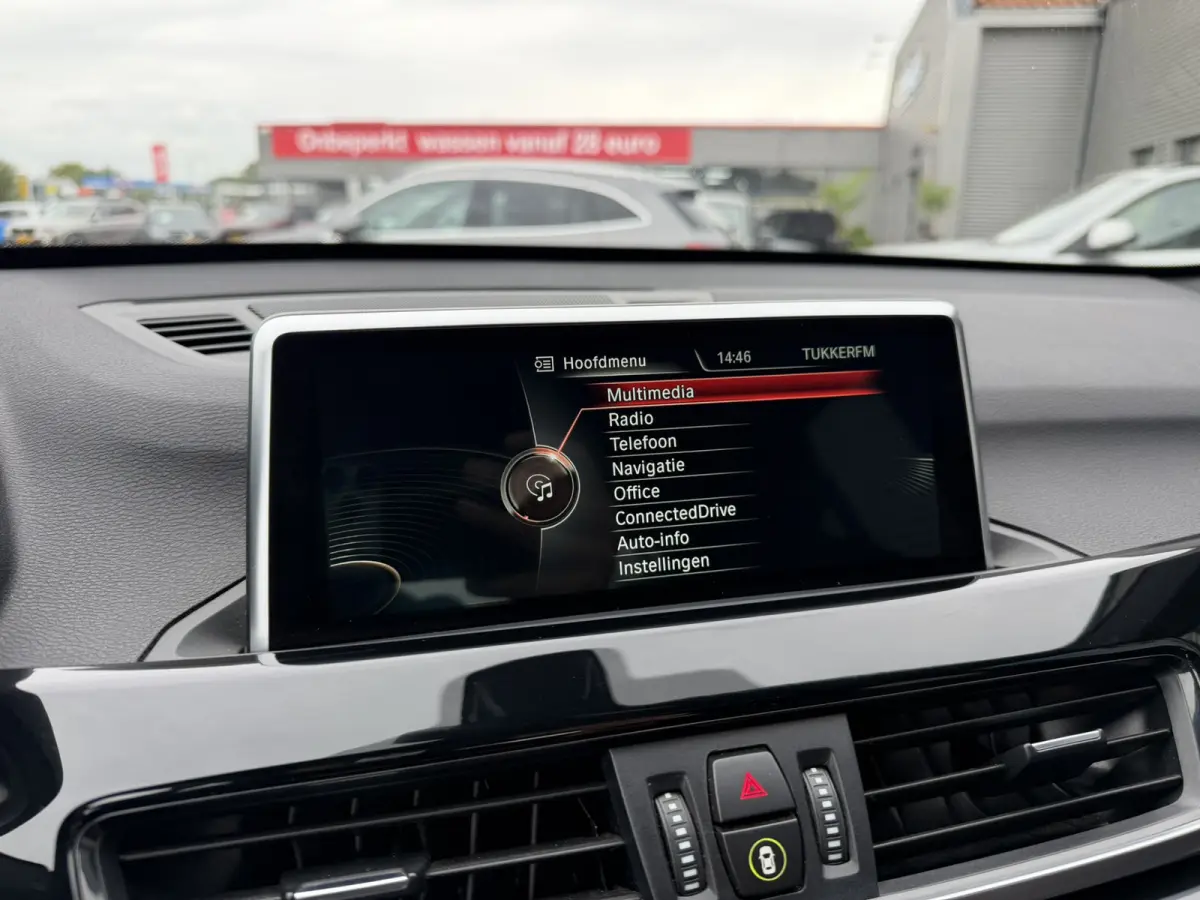 sDrive20i xLine Leder Panoramadak HiFi Pakket Head-Up Display PDC Afn. Trekhaak Sportstoelen 4S Banden