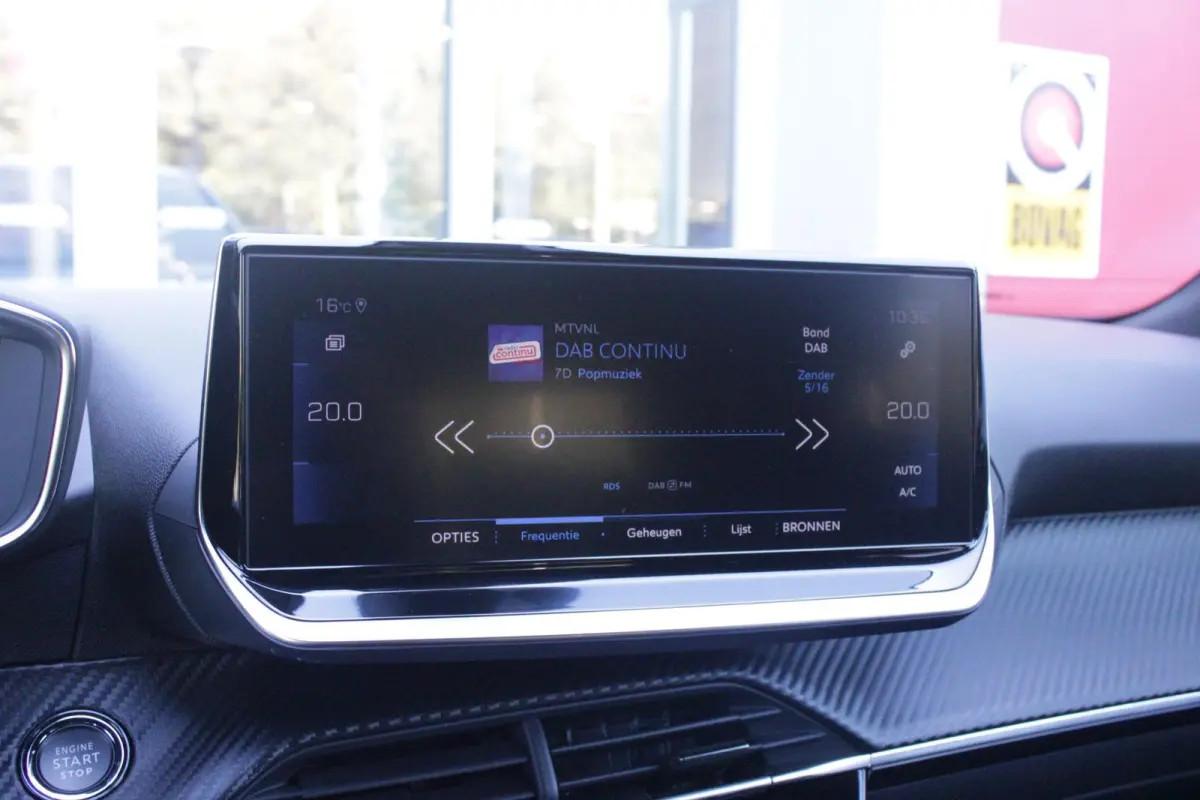 1.2 130PK ALLURE PACK | TREKHAAK AFNEEMBAAR | NAVIGATIE 10" TOUCHSCREEN | APPLE CARPLAY/ANDROID AUTO | ACHTERUITRIJ CAMERA | 3-D INSTRUMENTENPANEEL | CLIMATE CONTROL | CRUISE CONTROL | KEYLE