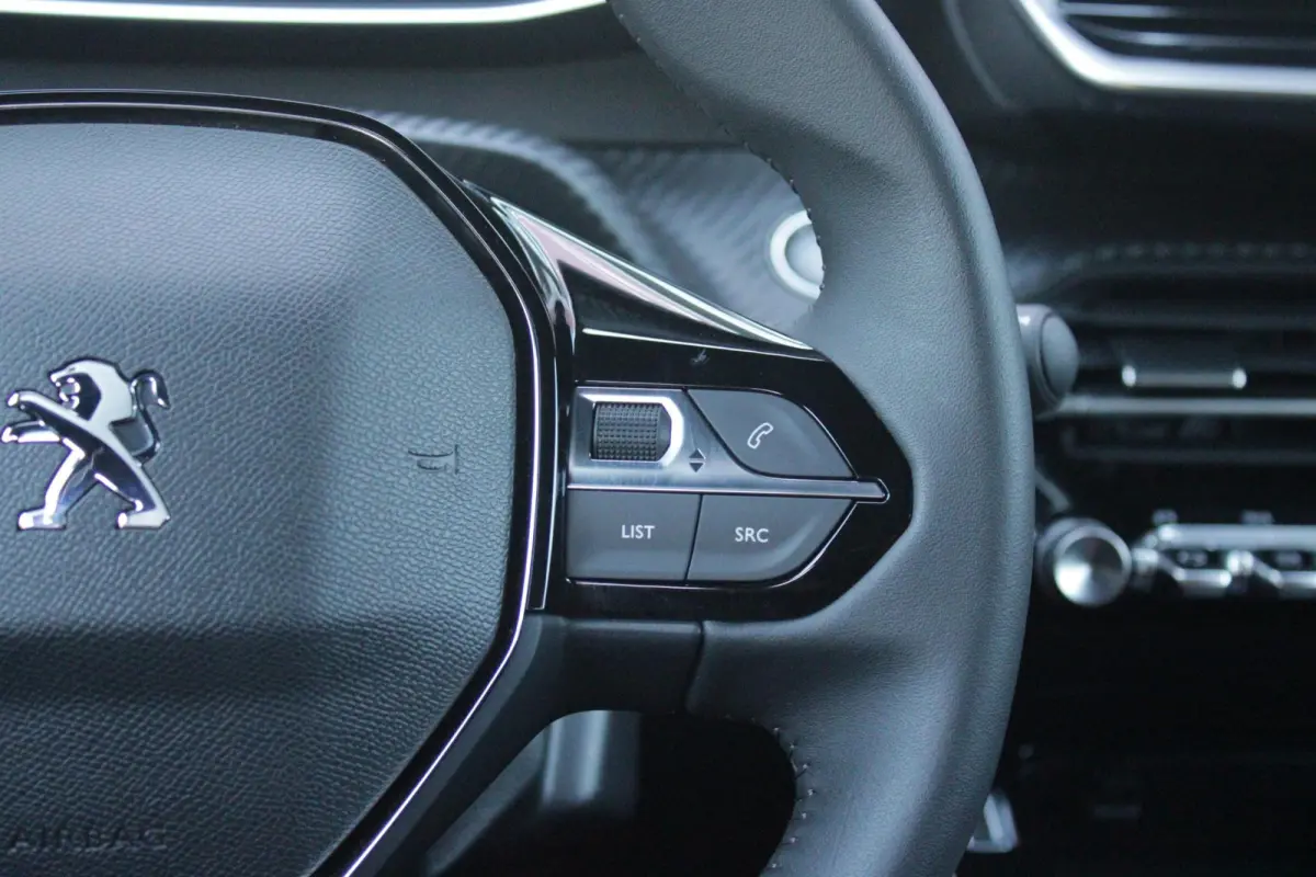 1.2 130PK ALLURE PACK | TREKHAAK AFNEEMBAAR | NAVIGATIE 10" TOUCHSCREEN | APPLE CARPLAY/ANDROID AUTO | ACHTERUITRIJ CAMERA | 3-D INSTRUMENTENPANEEL | CLIMATE CONTROL | CRUISE CONTROL | KEYLE