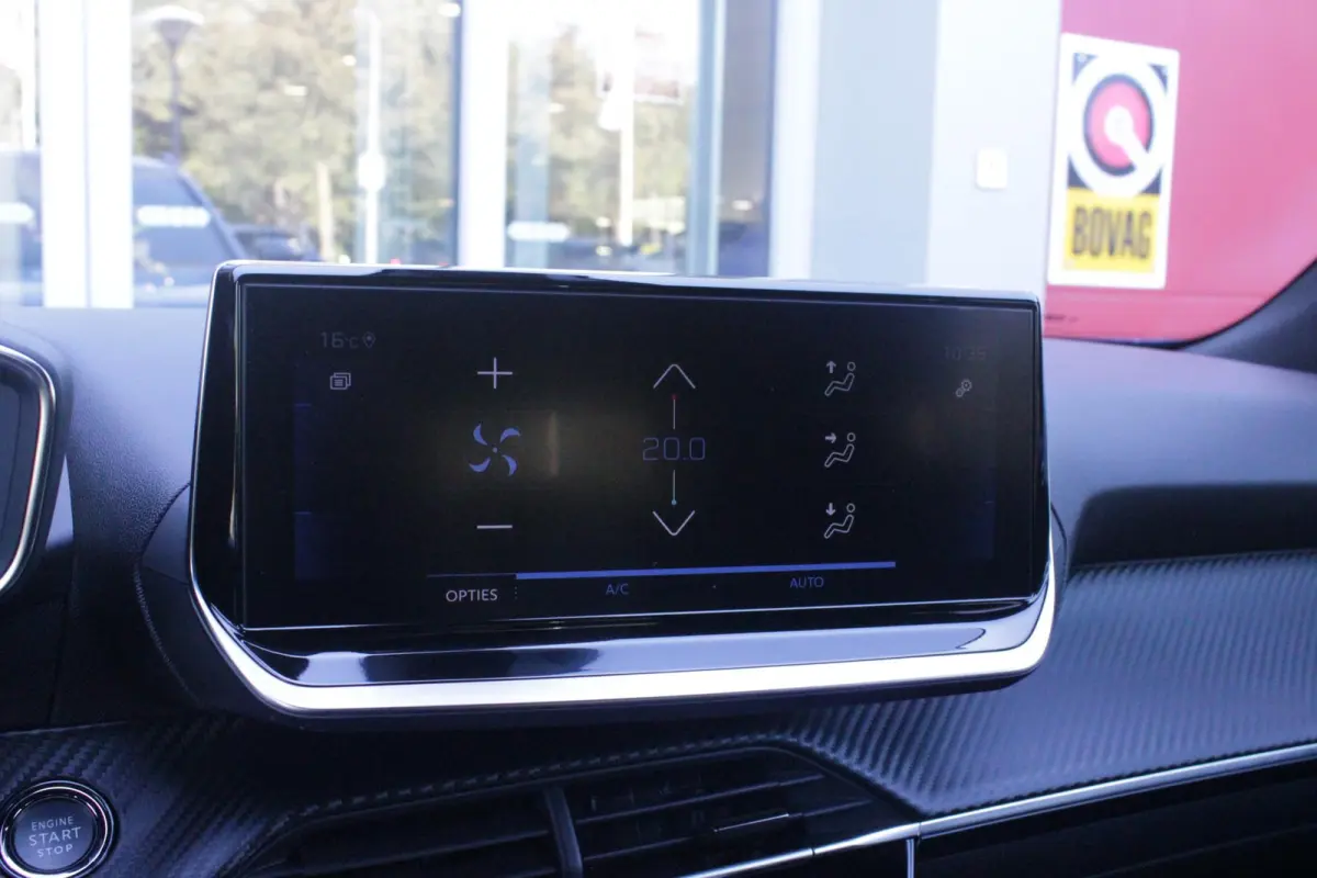 1.2 130PK ALLURE PACK | TREKHAAK AFNEEMBAAR | NAVIGATIE 10" TOUCHSCREEN | APPLE CARPLAY/ANDROID AUTO | ACHTERUITRIJ CAMERA | 3-D INSTRUMENTENPANEEL | CLIMATE CONTROL | CRUISE CONTROL | KEYLE